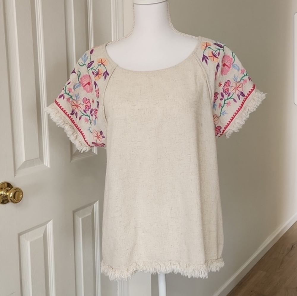 Umgee Embroidered Sleeves Linen Cotton Blend Round Neck w/ Frayed High Low Hem M - Picture 2 of 15